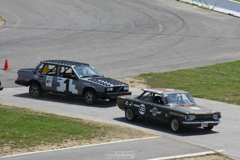 Illustration for article titled The 24 Hours Of LeMons New England 2009 Über Gallery, Part 1